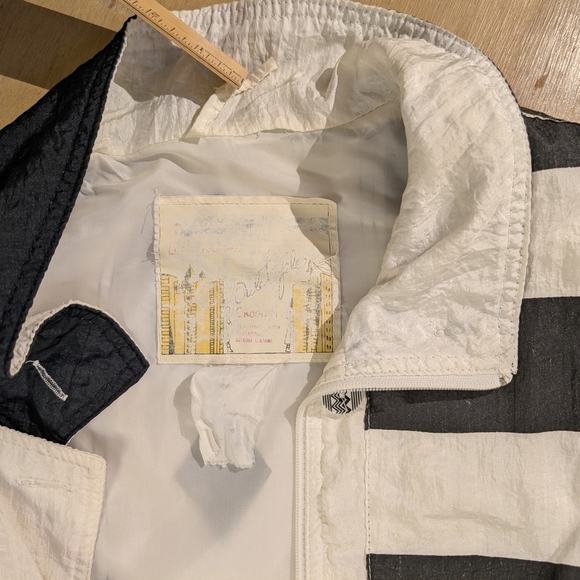 🏁 Vintage Black & White Geometric Windbreaker - Picture 4 of 6